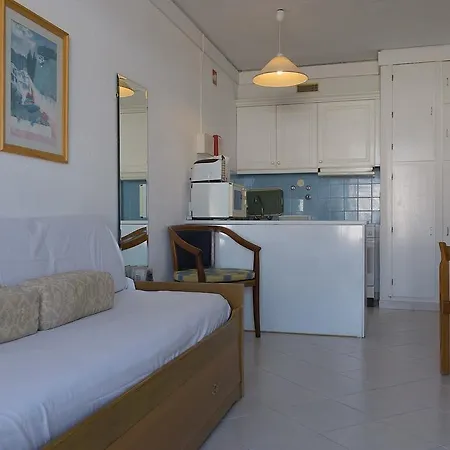 Akisol Oura شقة *